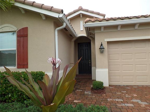 3rd image of 1811 Berkshire Cir SW