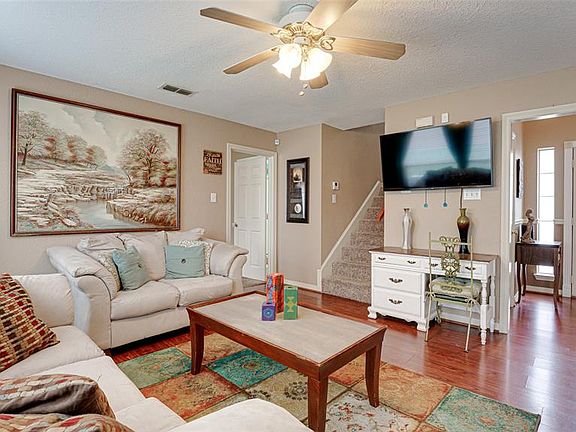 4th image of 1640 Buckingham Ln