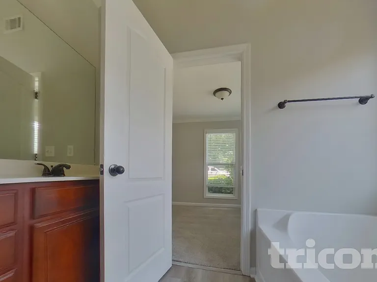 104 Logan Creek Ct — Photo 12
