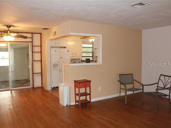 5th image of 640 Logan Ct