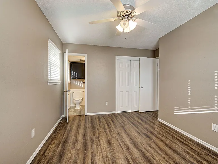636 E 27th Pl — Photo 15