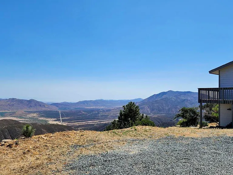 461 Manzanita Dr — Photo 1