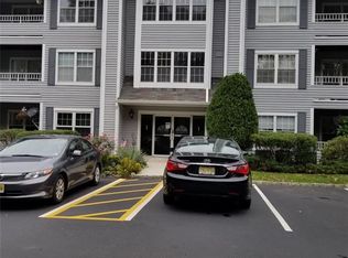 107 Raintree Ct #107, Helmetta, NJ 08828