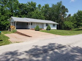 713 Pine St, Willow Springs, MO 65793
