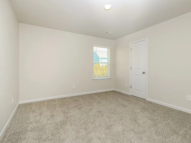 664 Mackenzie Cv — Photo 15