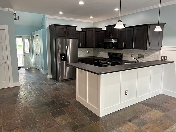 5th image of 4007 Lotus Dr
