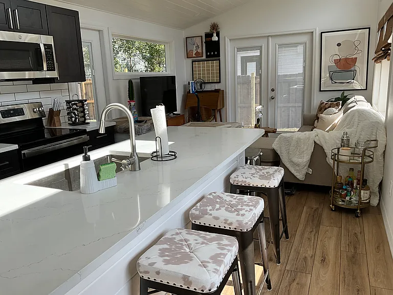 1101 W Harvard St — Photo 3