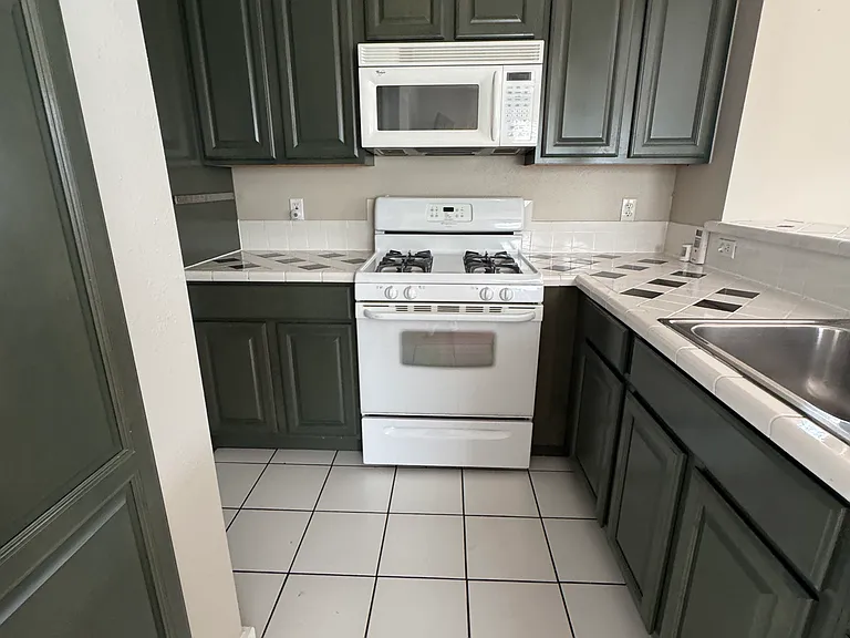 1543 Oxford St #1 — Photo 7