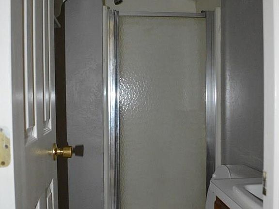5th image of 604 W McArthur St