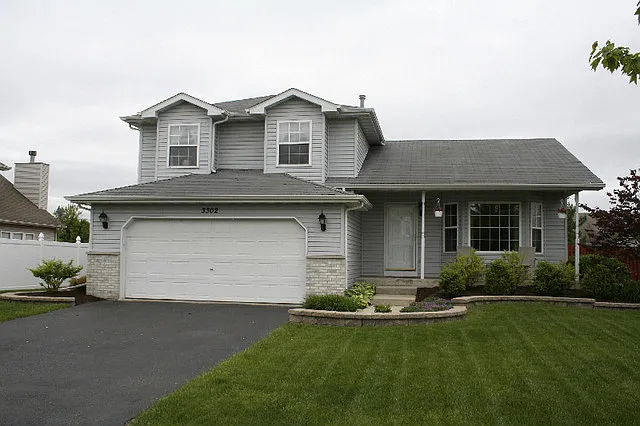 3302 Waterford Dr photo 1