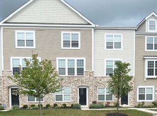 356 Autumn Ridge Cir, Pickerington, OH 43147