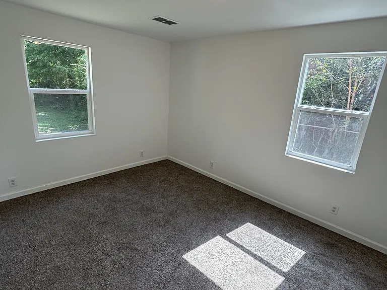 370 Collinwood Ave — Photo 9