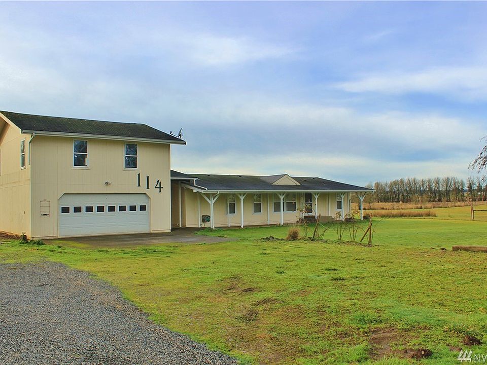 Just shy an acre of land w/fenced pasture.  Level, no flooding.  Enjoy the sunsets from your covered patio, outdoor entertain under the large covered breezeway.  Plenty of room for your dreams