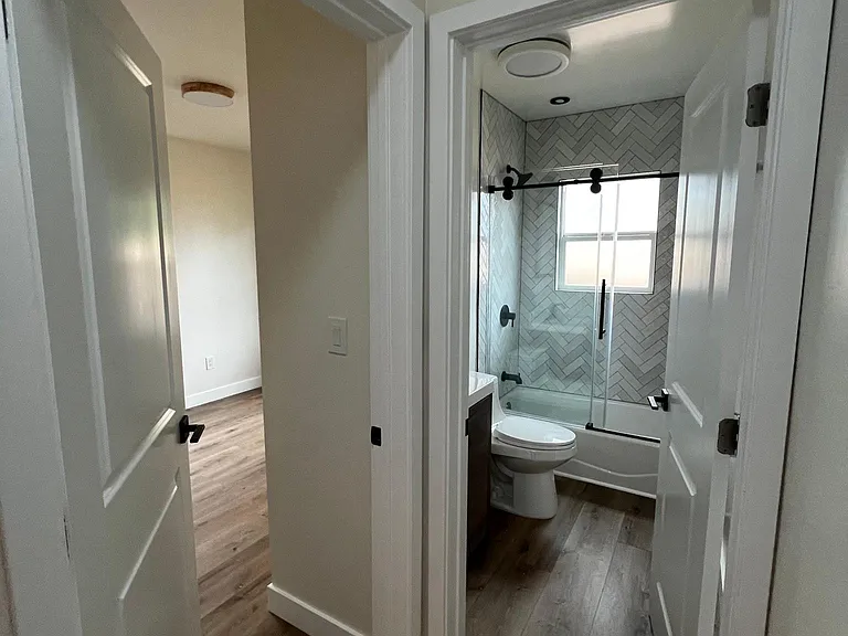 1510 Lake Shore Ave — Photo 9