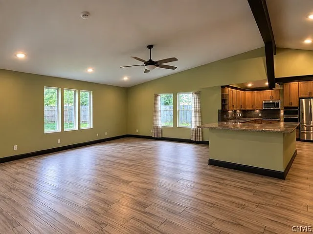4 bed, 2.0 bath, 2127 sqft, $3,500 — Photo 3