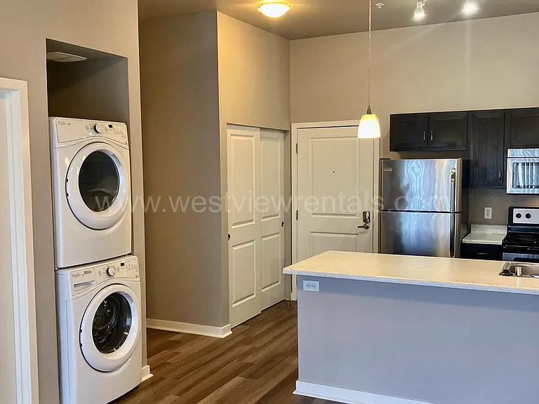 203 E Laurel St — Photo 8