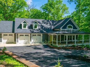 642 Oak Run Dr, Nashville, IN 47448