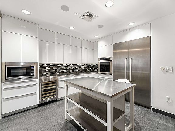 5th image of 1505 Elm St APT 1003