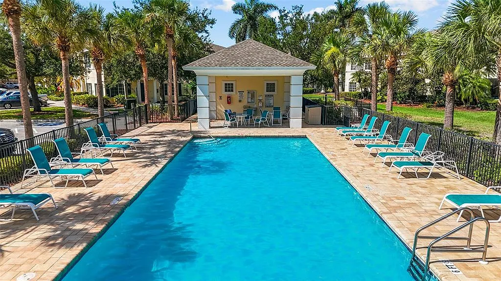 3 bed, 2.5 bath, 1200 sqft, $2,250 — Photo 2