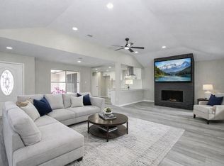 9734 Oakmont Dr, La Porte, TX 77571