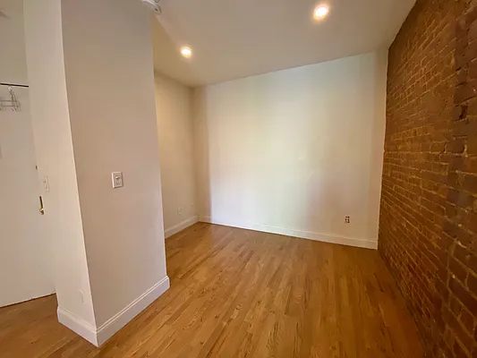 Rented by Corcoran | media 18