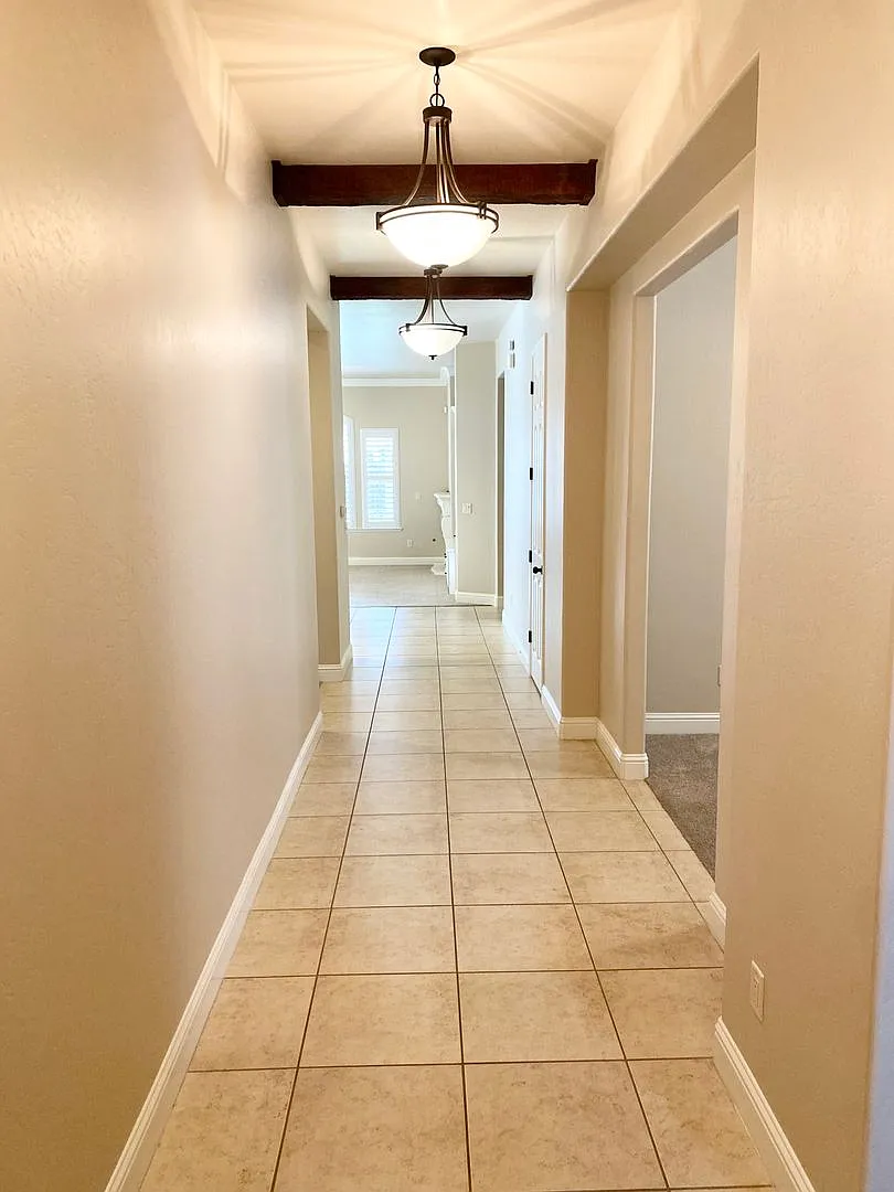 Building Photo - 2468 S Bundy Dr