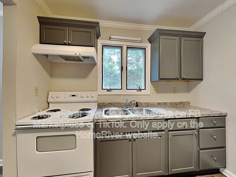 2785 Country Ct SE #C — Photo 9