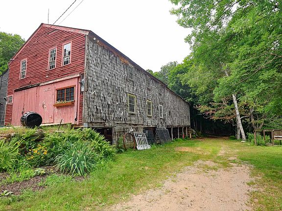 4th image of 301 Tiffany Hill Road