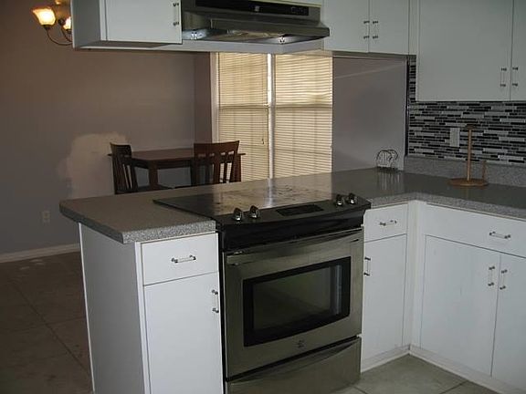 4th image of 717 Meadowview Ln