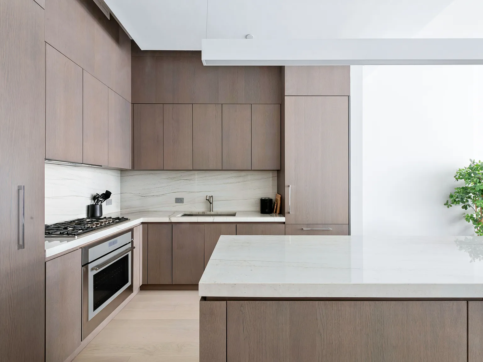 77 Charlton Street — Photo 4