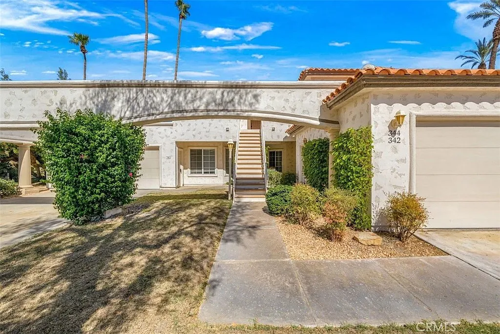 3 bed, 2.5 bath, 1814 sqft, $3,250 — Photo 2