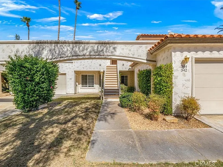 344 Vista Royale Dr — Photo 2