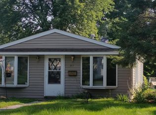 917 S 6th St, Lake City, MN 55041