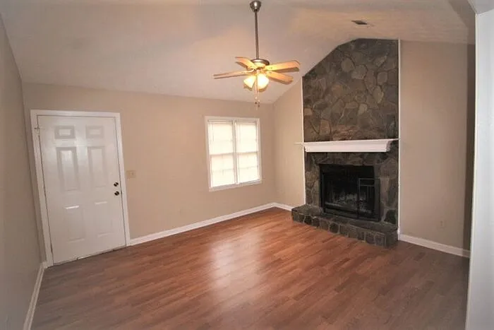 1 bed, 1.0 bath, 624 sqft, $1,395 — Photo 2