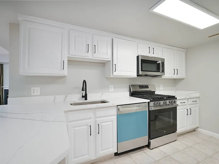 11710 Old Georgetown Rd #429 — Photo 2