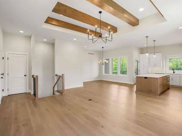 2407 W 177th Ter, Overland Park, KS 66085