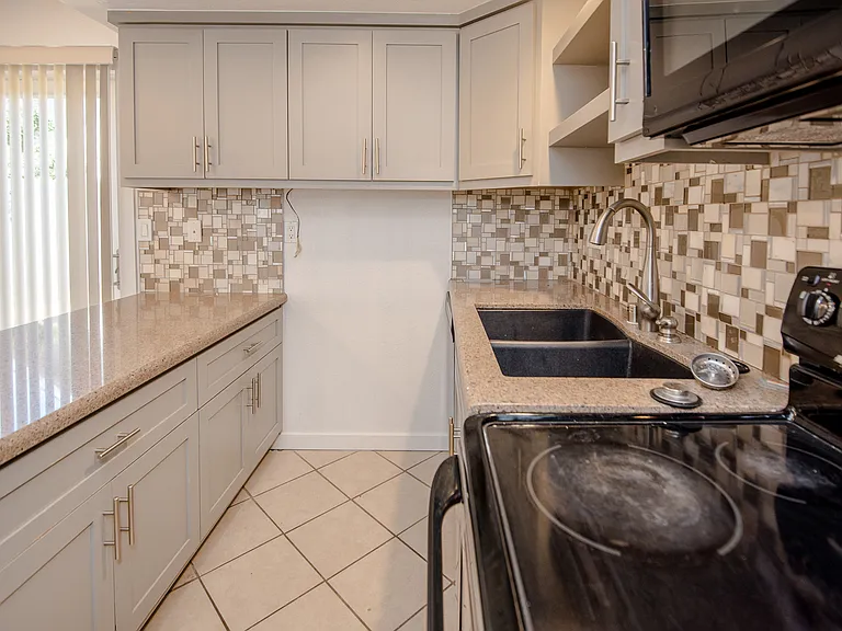 3121 Nantucket Ter — Photo 7