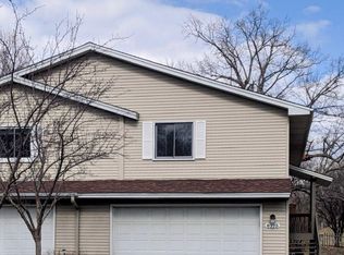 6773 Hallmark Dr, Eden Prairie, MN 55346