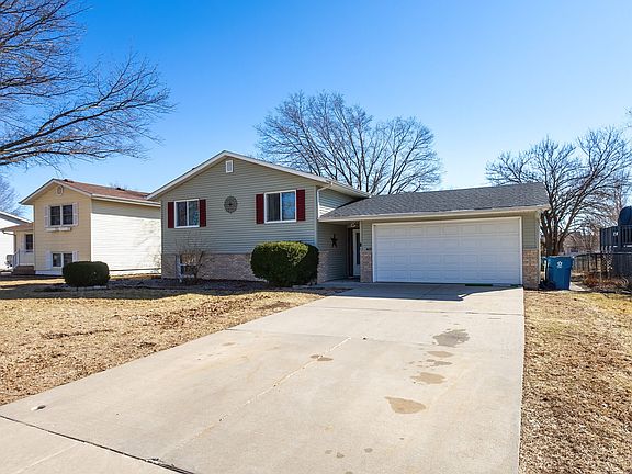 2nd image of 407 W Oak St