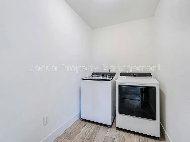 9424 Snow Valley Dr SE — Photo 17
