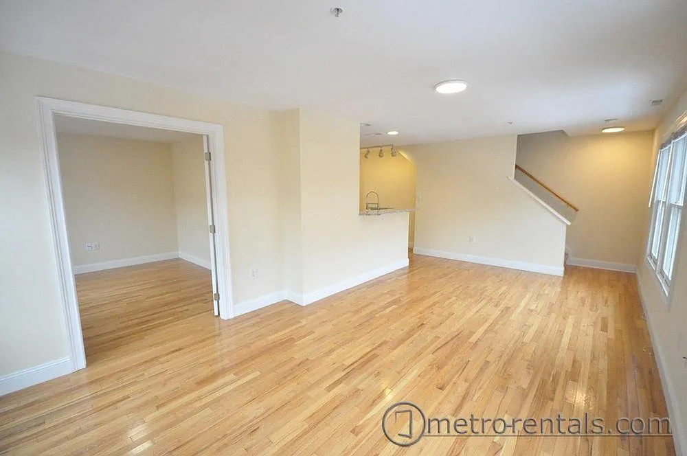 1 bed, 1.5 bath, 1250 sqft, $1,895 — Photo 1