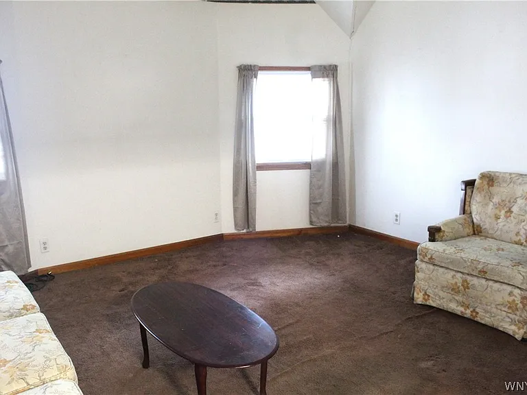 40 Ryan St — Photo 2