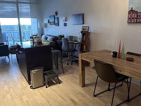 3rd image of 324 Laurier Ave W #2211