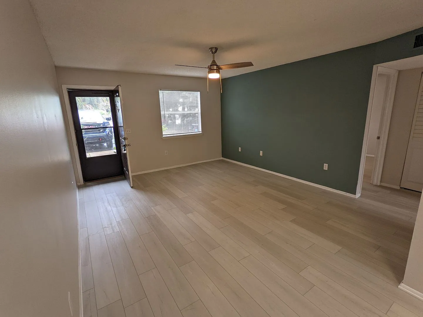 323 Olmstead Dr — Photo 3
