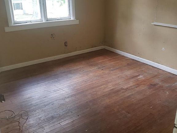 4th image of 6653 Thurston Ave