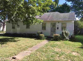 105 S 4th Ave, Chenoa, IL 61726