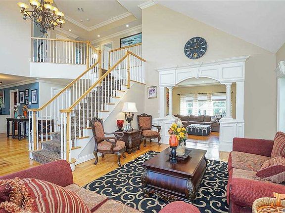 3rd image of 3 Winterberry Ct