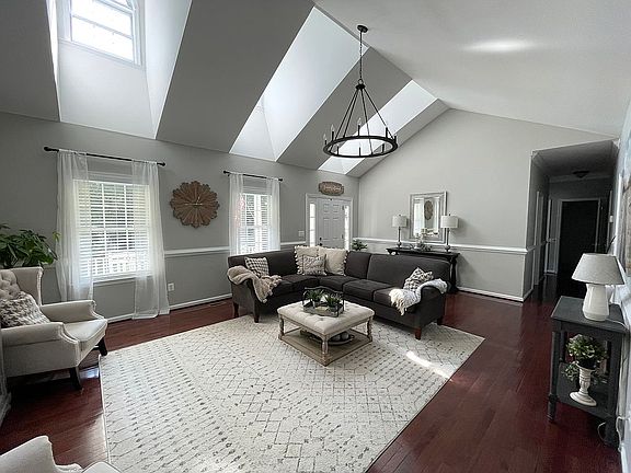 4th image of 107 Lacy Ln