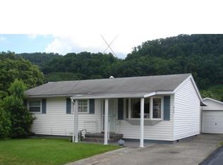 315 Kanawha Ave, Belle, WV 25015
