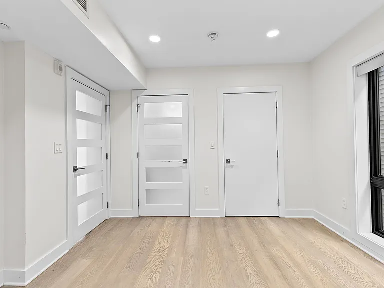 85 Willow Ct #302 — Photo 19